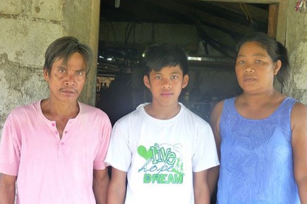 Filipino Farmer's Son Gets Full Scholarship From Harvard University, Proves Hard Work Beats Fate