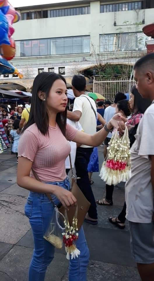 Girl Selling Sampaguita Garlands In Filipino Market Became Viral For Her Gorgeous Looks