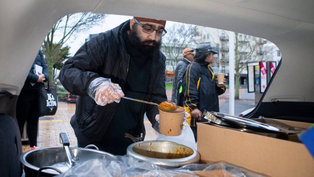 New Zealand: Sikhs Are Helping Victims & Providing Langars (Free Food)