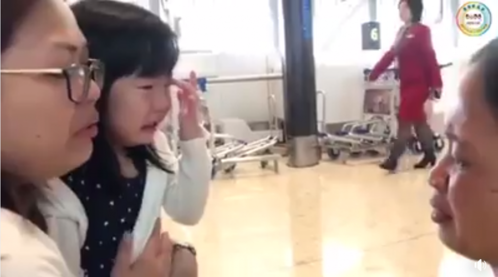 Viral Video Of A Girl Who Broke Into Tears While Seeing Off The Maid At Airport