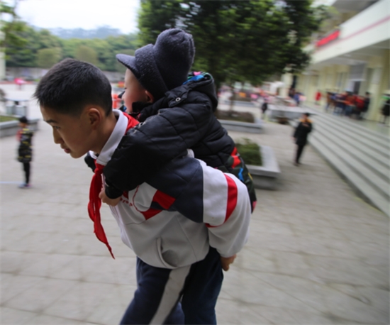 This 12 Year Old Boy Carried His Best Friend To Class On his Back Everyday For Six Years