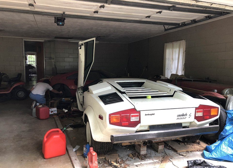 A Student From The US Finds Out There Are Two Hidden supercars In Her Grandma’s Garage