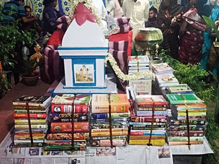 An Indian Groom Refused To Take Dowry, Impressed In-Laws Gifted Him Books Worth ₹1 Lakh