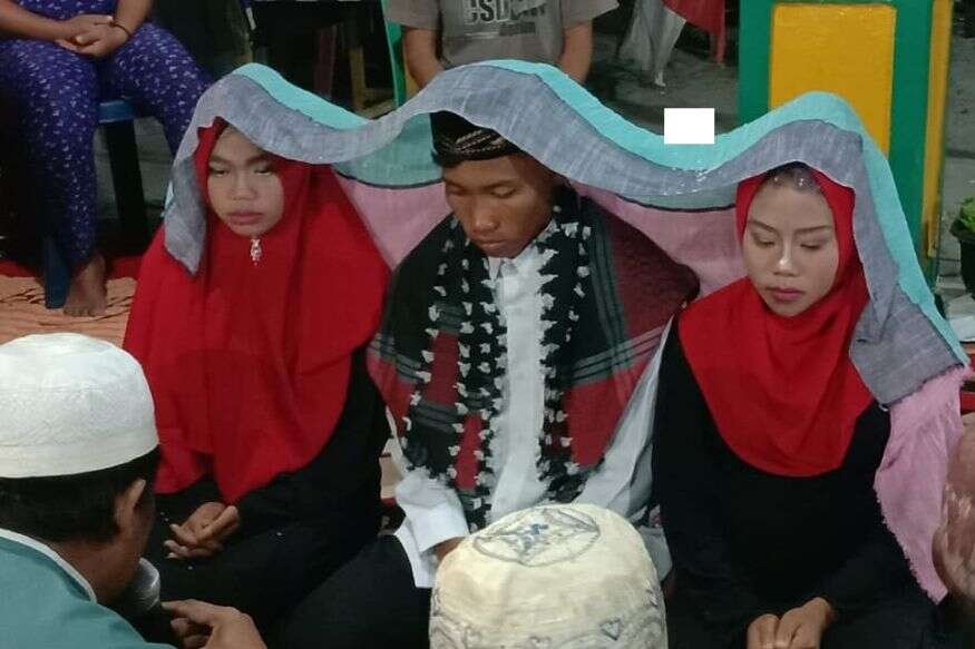  Indonesian Man Practices Polygamy Marries Two Of His Girlfriends At The Same Time 