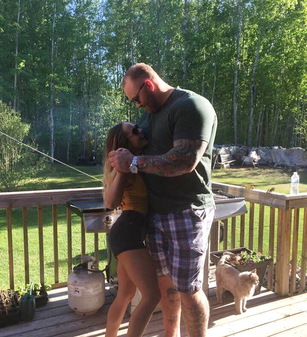 pictures of the mountain from got and his tiny girlfriend are storming the internet