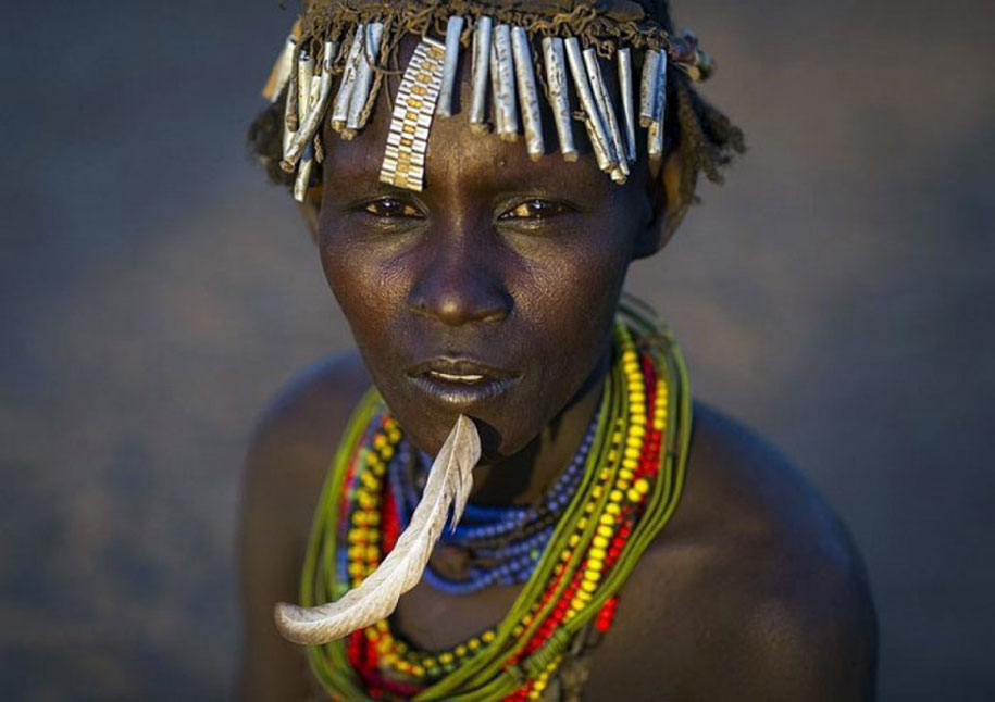 tribe in ethiopia turning garbage into jewelry