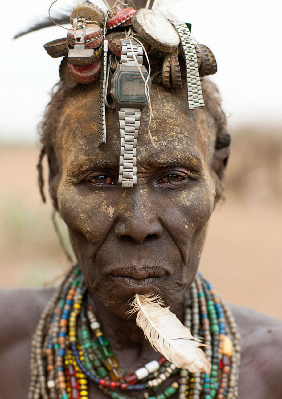 tribe in ethiopia turning garbage into jewelry