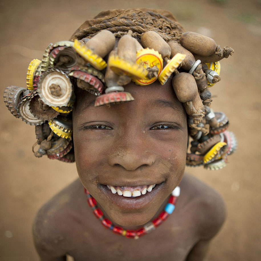 tribe in ethiopia turning garbage into jewelry
