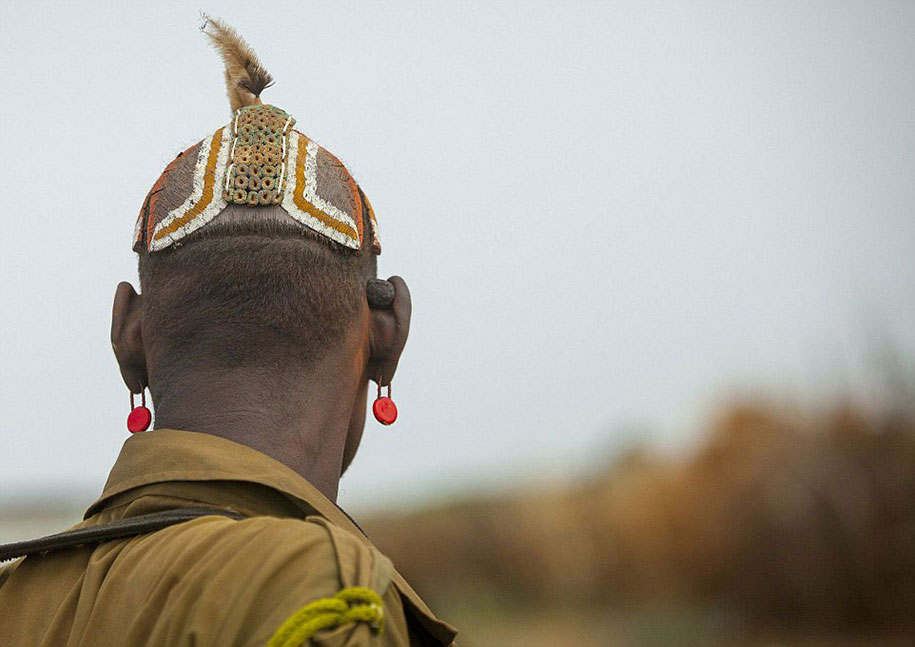 tribe in ethiopia turning garbage into jewelry