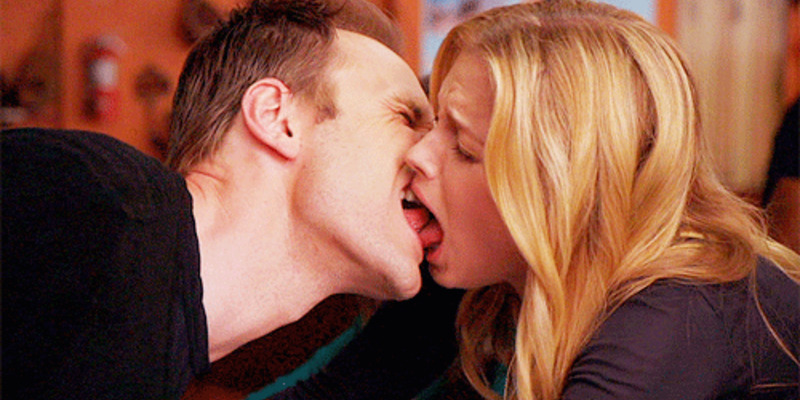 7 Things That Could Work As A Major Turn-Off While You Are Kissing Your Partner