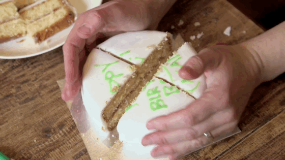 The Scientific And Right Way To Cut A Round Shaped Cake