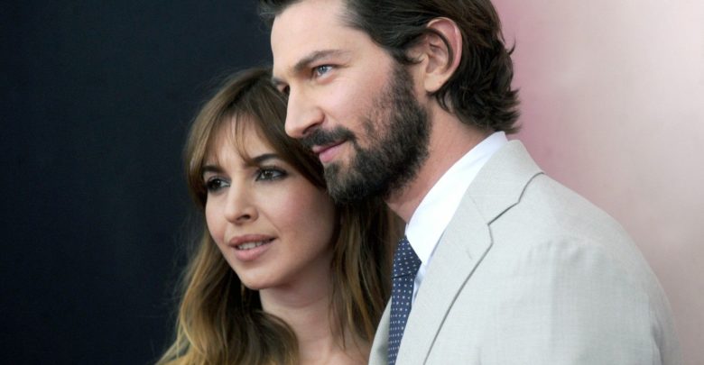 Michiel Huisman and his wife Tara Elders