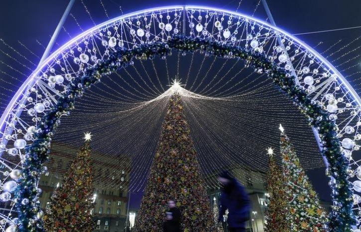 Images Show How World Is Preparing For Christmas