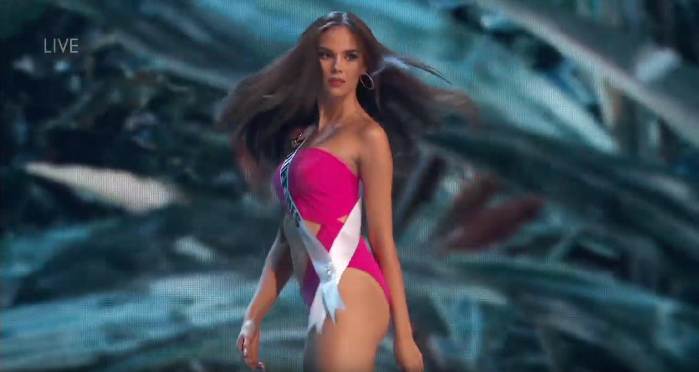 Catriona Gray,Miss Universe 2018 Slow Motion Twirl On Runway Stole Hearts