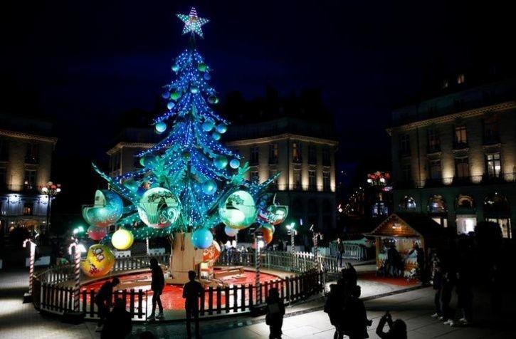 Images Show How World Is Preparing For Christmas