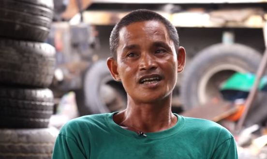 A Garbage Picker Supports His Daughter To Achieve College Degree