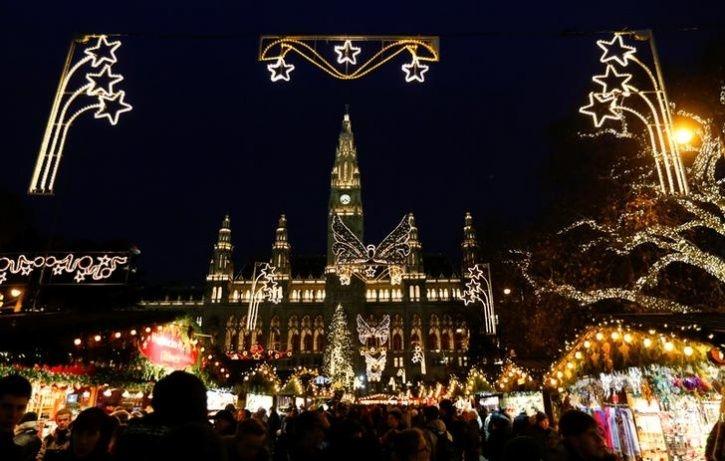 Images Show How World Is Preparing For Christmas