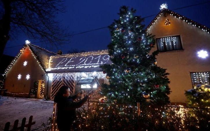 Images Show How World Is Preparing For Christmas