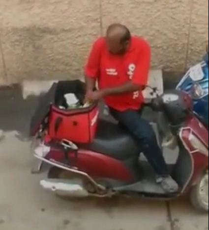 zomato delivery man munches client's food