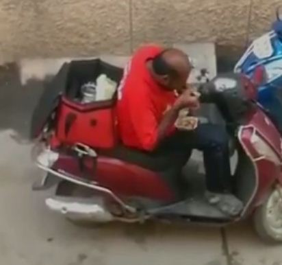 zomato delivery man munches client's food