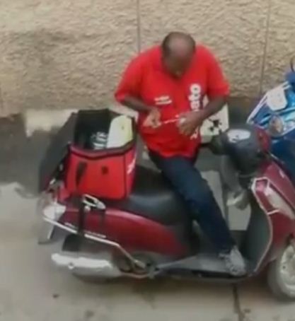 zomato delivery man munches client's food