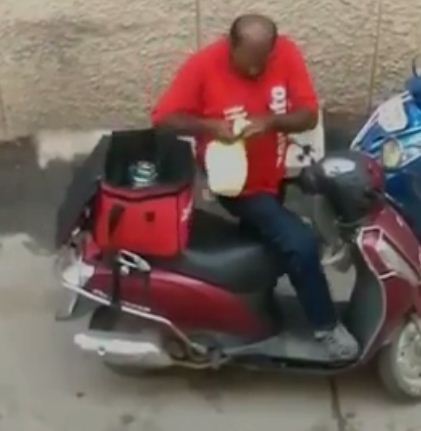 zomato delivery man munches client's food