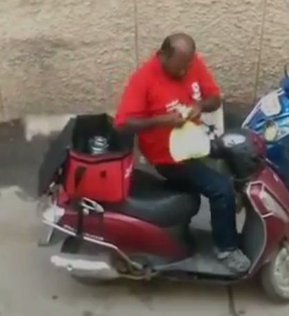 zomato delivery man munches client's food