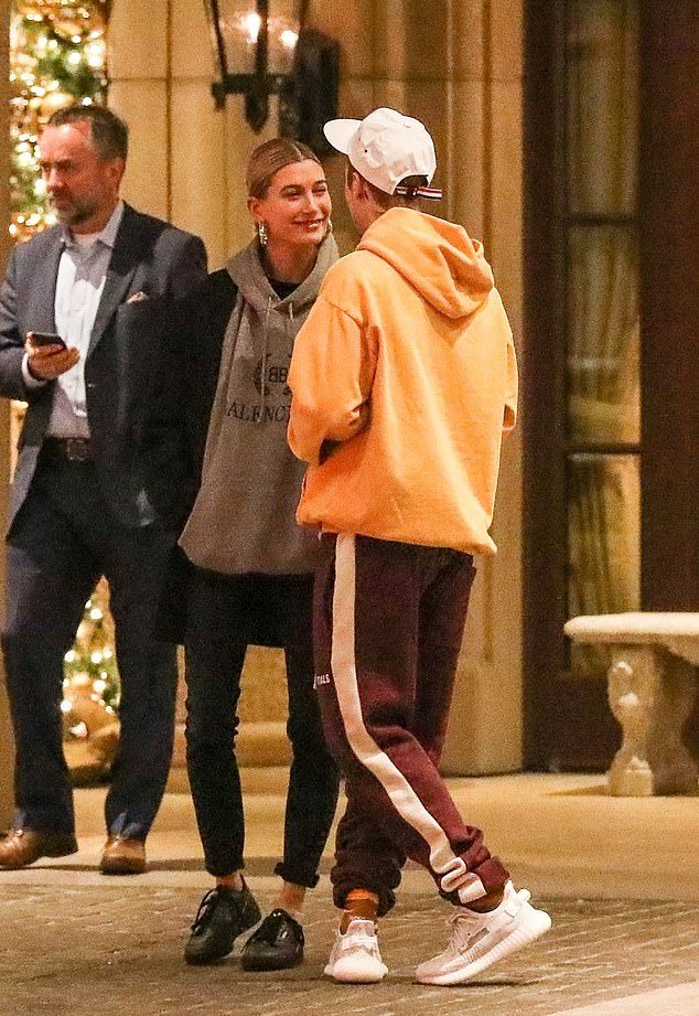 Justin Bieber Sings For His Wife Hailey Outside Hotel On Their Date Night
