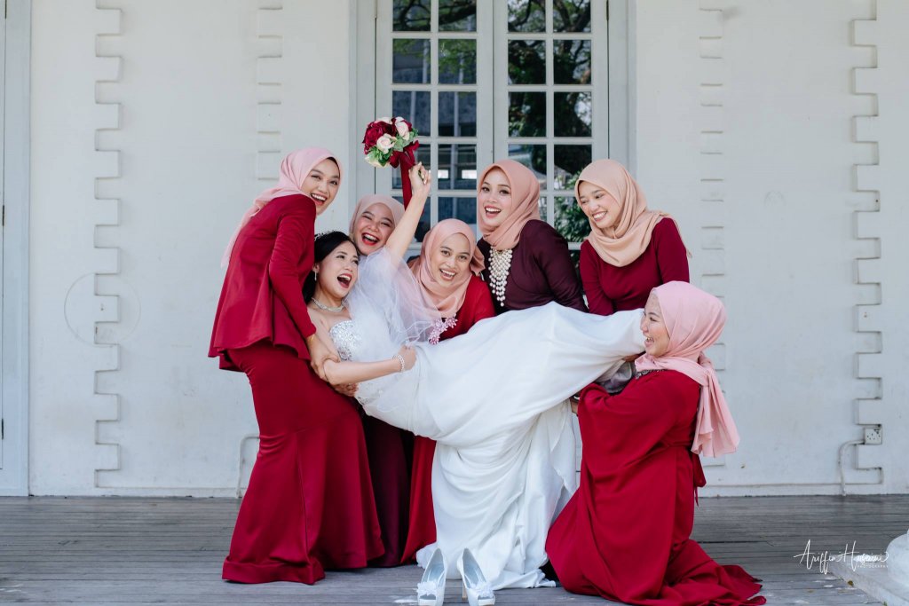Viral Picutres Christian Bride Muslim Bridesmaids