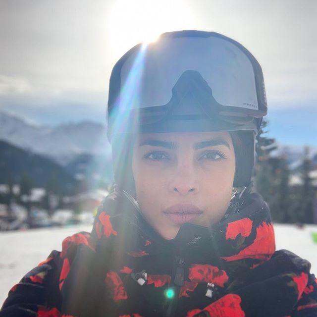 Take A Look At How Priyanka Chopra and Nick Jonas Welcome New Year With A Kiss In Switzerland