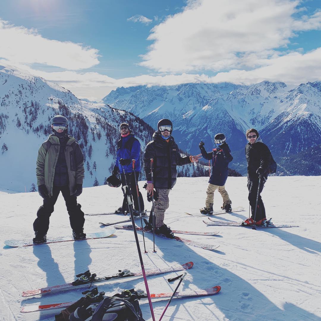 Take A Look At How Priyanka Chopra and Nick Jonas Welcome New Year With A Kiss In Switzerland