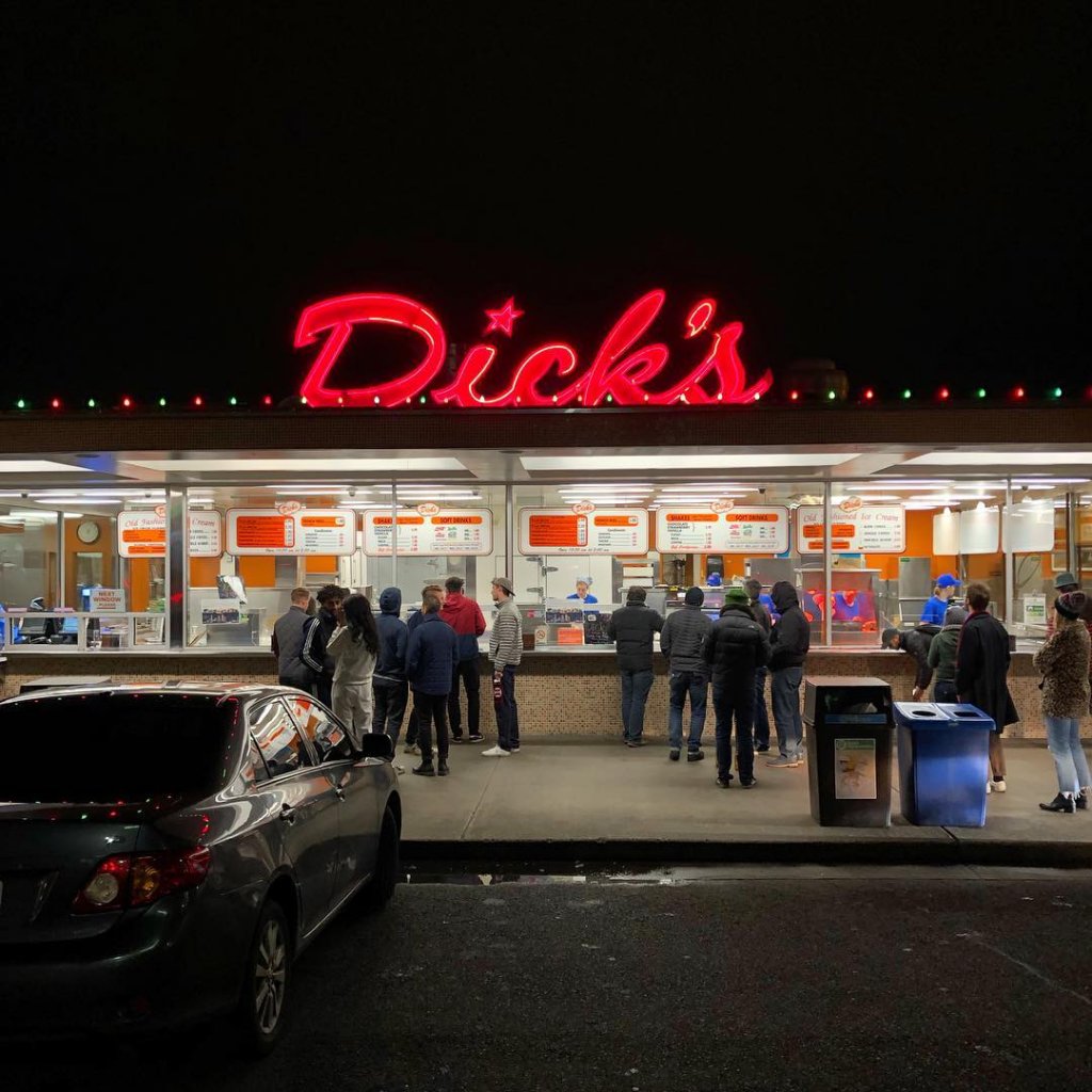 Billionaire Bill Gates Photographed Standing In Line For A Burger At Dick’s Drive-In In Seattle