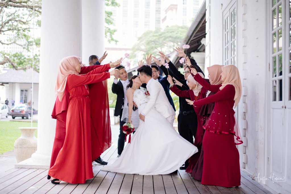 Viral Picutres Christian Bride Muslim Bridesmaids