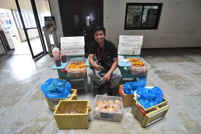 Student start honesty shop while studying