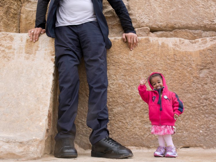 World's Tallest Man Meets The World's Shortest Woman For A Photoshoot