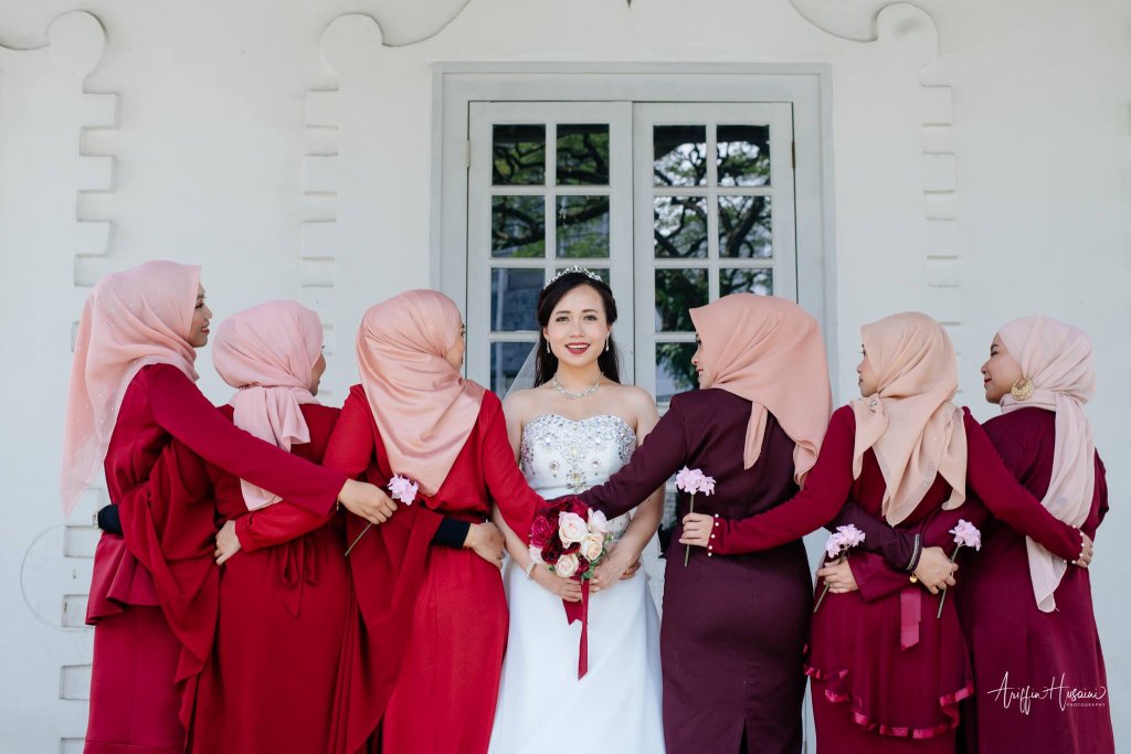 Viral Picutres Christian Bride Muslim Bridesmaids