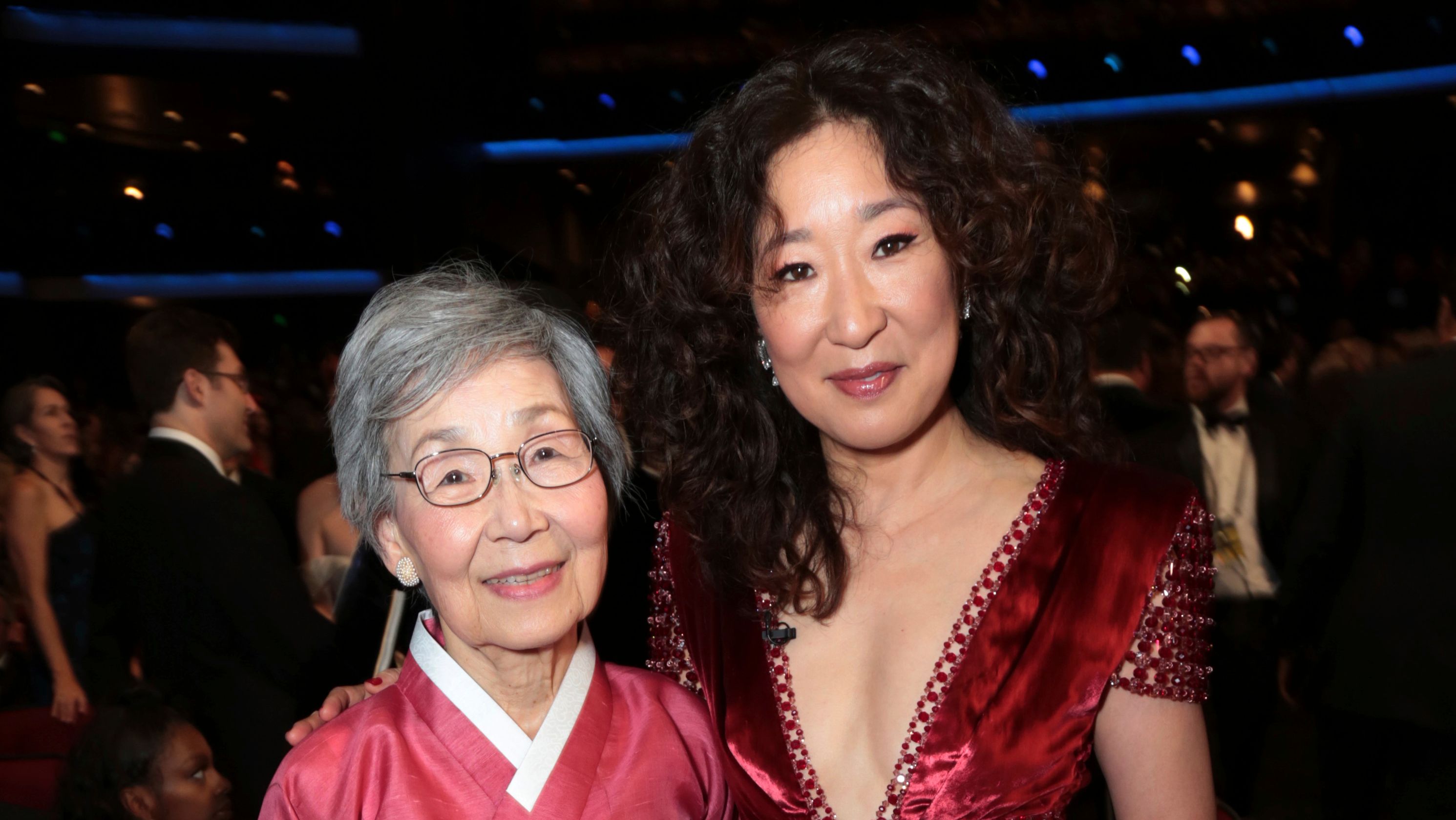 Golden Globes Winner Sandra Oh Thanks Her Parents in Korean