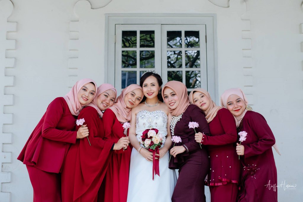 Viral Picutres Christian Bride Muslim Bridesmaids