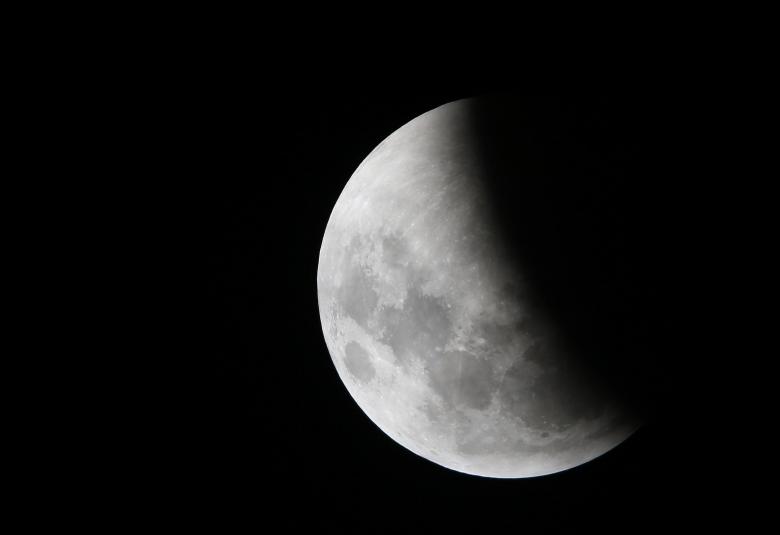 Unbelievable Pictures Of Super Blood Wolf Moon Lunar Eclipse 2019