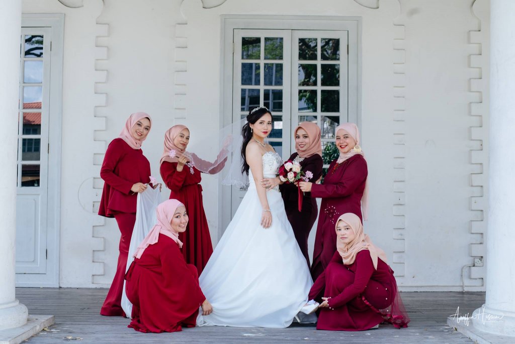 Viral Picutres Christian Bride Muslim Bridesmaids