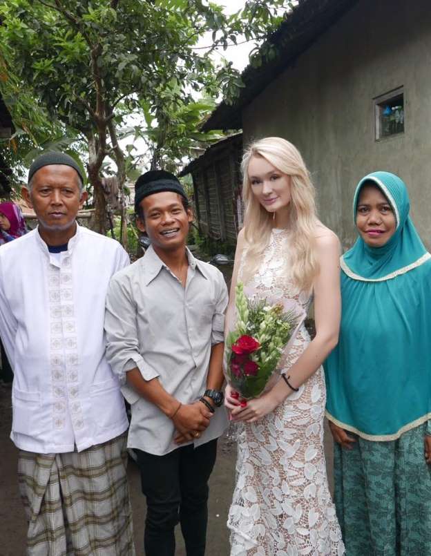 The Viral Story Of An Indonesian Man And Beautiful English Girl Who Fell In Love And Married