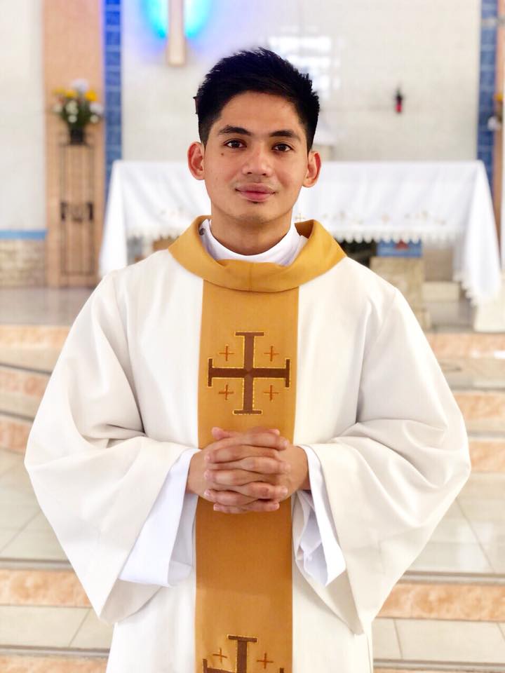 Meet Reverend Jay-R, The Handsome Priest Who Went Viral On Social Media