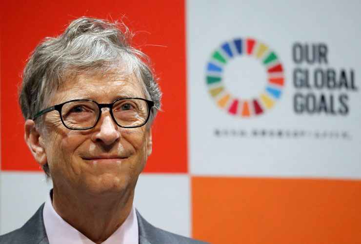 Billionaire Bill Gates Photographed Standing In Line For A Burger At Dick’s Drive-In In Seattle