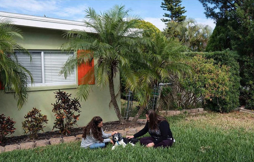 These Heartbreaking Pictures Capture The Emotions Of Pet Owners During their Pet Final Moments