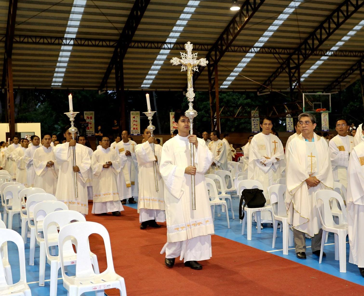 Meet Reverend Jay-R, The Handsome Priest Who Went Viral On Social Media