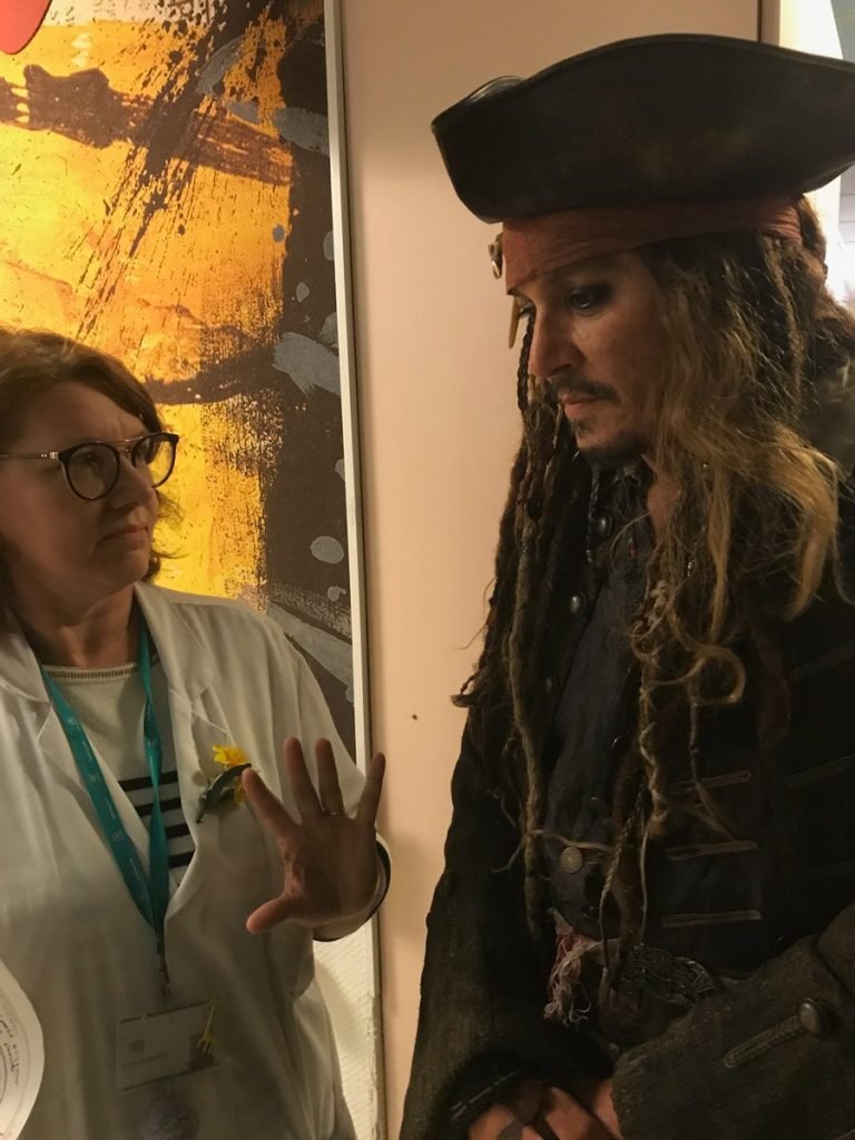 johnny depp, captain jack sparrow, children's hospital