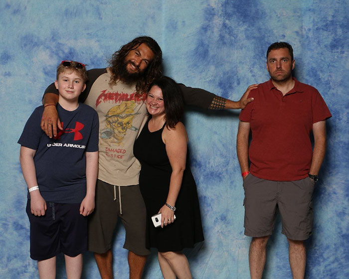 Jason Momoa Clicks Picture With His Female Fans By Pushing Their ...