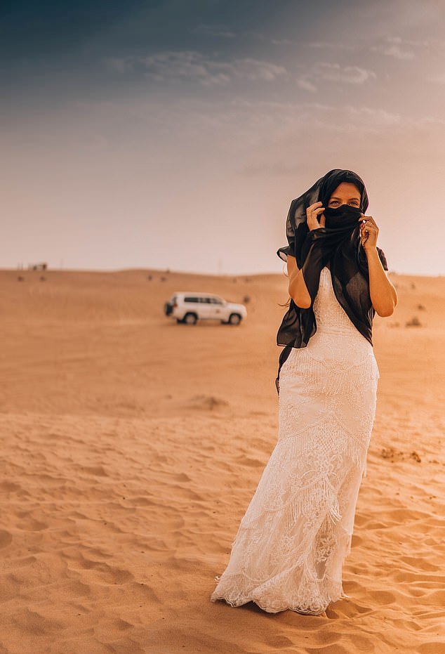 A Newlywed Couple Visited 33 Countries & Take Photographs In Their Same Wedding Dress