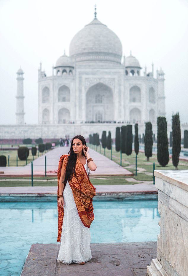 A Newlywed Couple Visited 33 Countries & Take Photographs In Their Same Wedding Dress