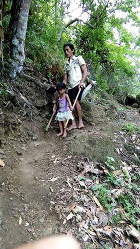 5-year-old girl, blind father